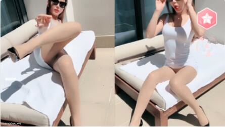 网红模特艾小青-最新微信福利[8V/5.7G]