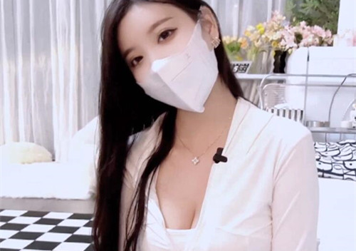 杨晨晨新剧情夜跑偶遇猛男，带回家享受撞击 [1V/550MB]