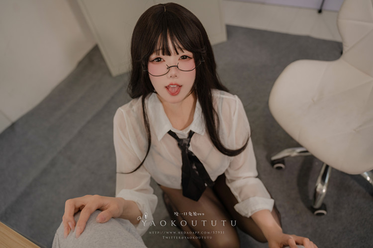 咬一口兔娘(黏黏团子兔)老板发现的秘密 [63P+1V/725M]